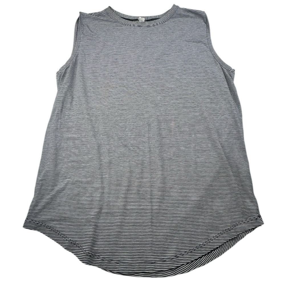 SOLD !!!!!! Stripe Top Women’s Size 8 Black White Athletic Workout Gym